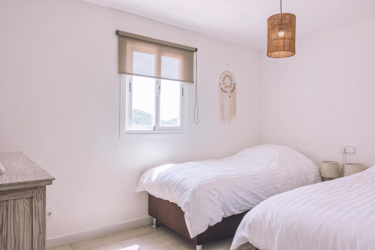 Apartamentos Catharina Maria Cala Llonga  Kültér fotó